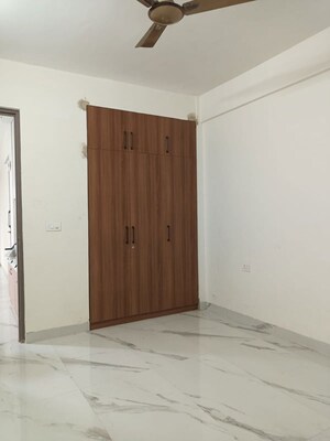 Room in 3.5 BHK Builder Floor at Smart World Gems, Sector 89 – for Rent