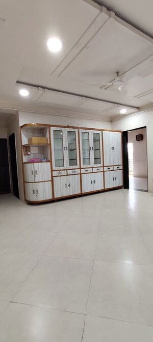 Room in 4 BHK Apartment at Byron Bazar – for Rent