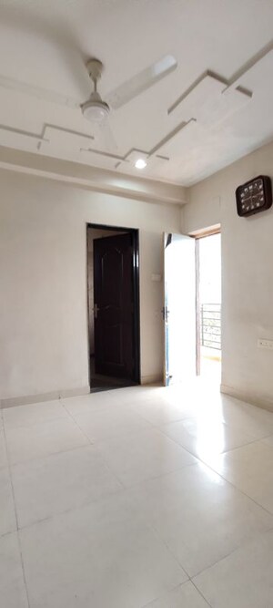 Room in 4 BHK Apartment at Byron Bazar – for Rent