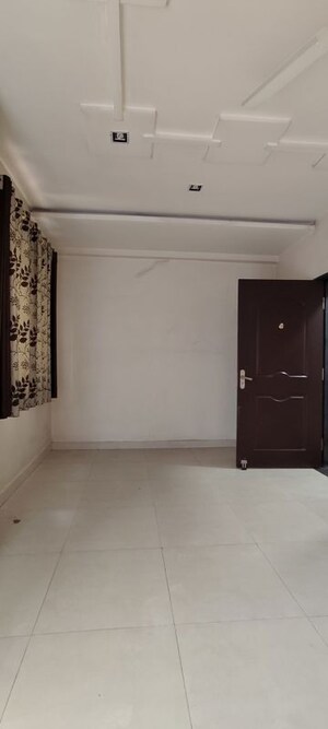 Room in 4 BHK Apartment at Byron Bazar – for Rent