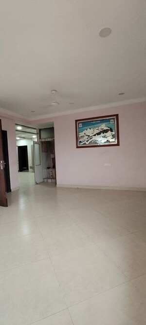 Room in 4 BHK Apartment at Byron Bazar – for Rent