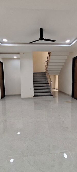 Room in 4 BHK Villa at Kachana – for Rent