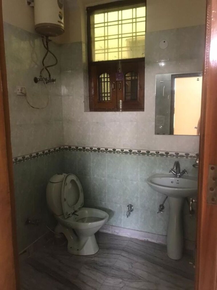 Bathroom, sector 47 3 Bedroom 1750 Sq.Ft. Builder Floor In Sector 47 Gurgaon 10675700