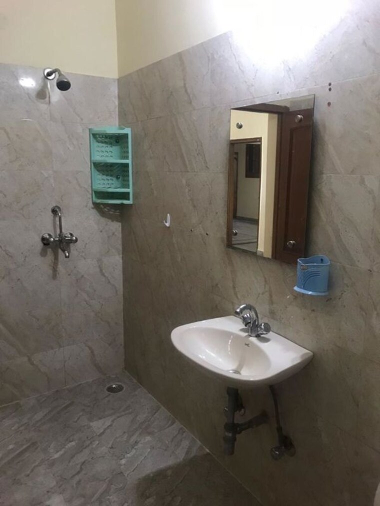 Bathroom, sector 47 3 Bedroom 1750 Sq.Ft. Builder Floor In Sector 47 Gurgaon 10675700