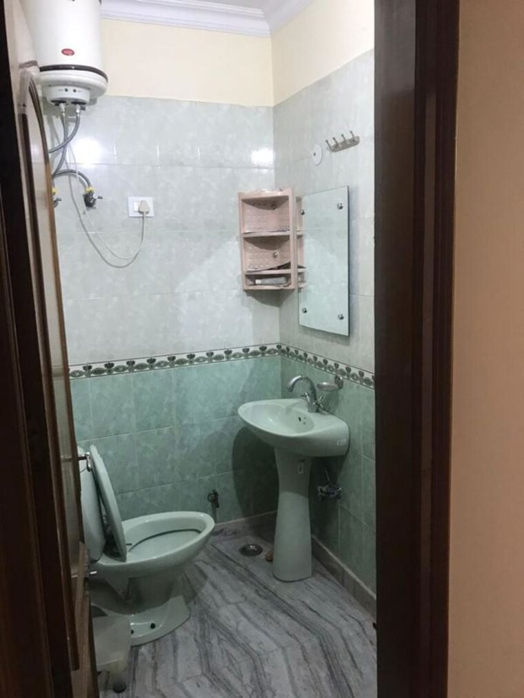 Bathroom, sector 47 3 Bedroom 1750 Sq.Ft. Builder Floor In Sector 47 Gurgaon 10675700
