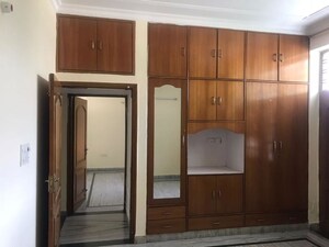 Building Lobby in 3 BHK Builder Floor at Sector 47 – for Rent