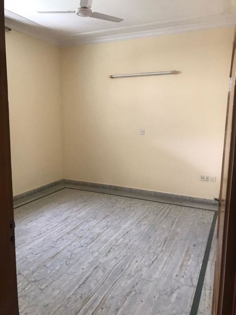 Room, sector 47 3 Bedroom 1750 Sq.Ft. Builder Floor In Sector 47 Gurgaon 10675700