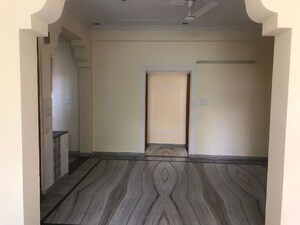 Room in 3 BHK Builder Floor at Sector 47 – for Rent