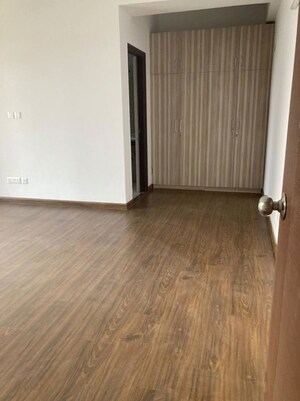 Room in 3 BHK Apartment at DLF The Primus, Sector 82a – for Sale