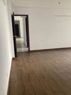 Room in 3 BHK Apartment at DLF The Primus, Sector 82a – for Sale