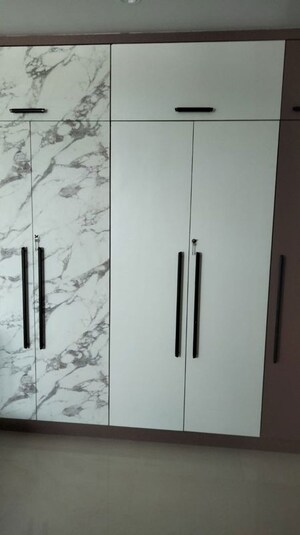 Furnished Amenities in 3 BHK Apartment at Bariatu – for Rent