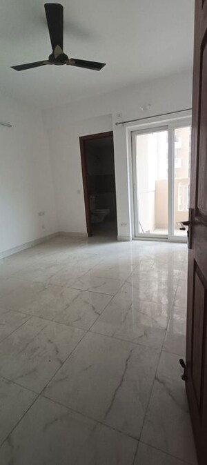Room in 4 BHK Apartment at Purvanchal Royal City, Chi V Greater Noida – for Sale
