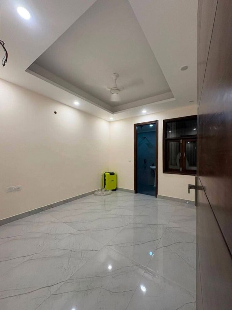 Room, freedom fighters enclave 2 Bedroom 1000 Sq.Ft. Apartment In Freedom Fighters Enclave Delhi 10675718