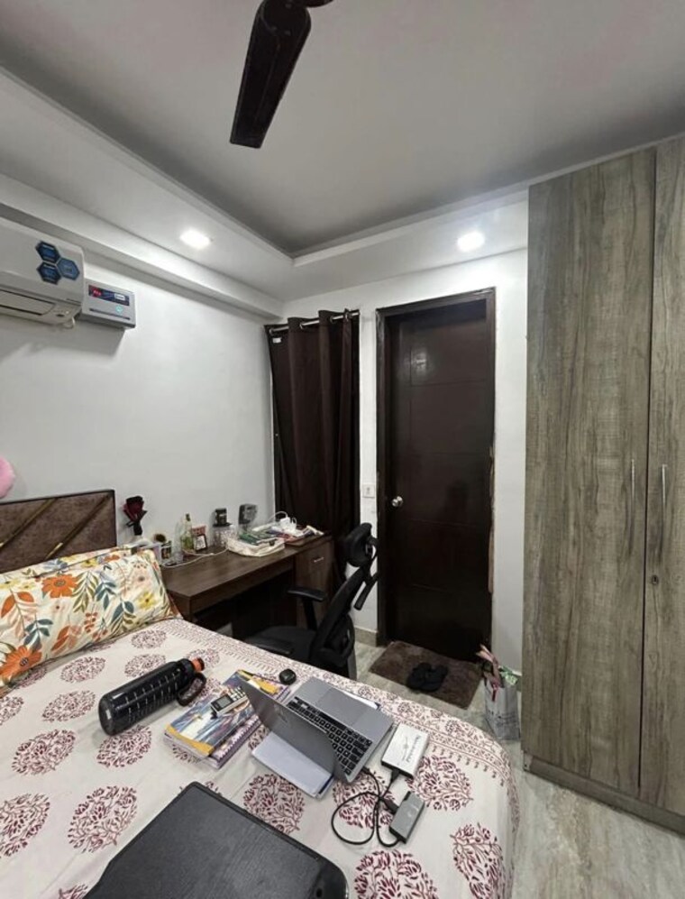 Bedroom, tagore garden 3 Bedroom 130 Sq.Yd. Builder Floor In Tagore Garden Delhi 10675724
