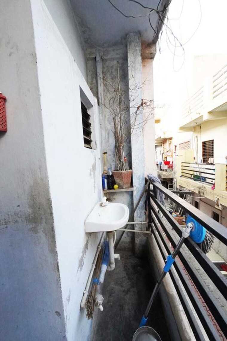 Balcony, khokhra 6 Bedroom 270 Sq.Yd. Independent House In Khokhra Ahmedabad 10675743