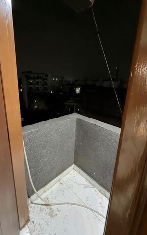 Furnished Amenities in 2 BHK Builder Floor at Ramesh Nagar – for Rent