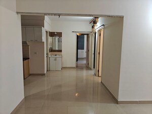 Room in 2.5 BHK Apartment at Amanora Trendy Homes, Hadapsar – for Rent