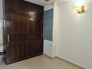 Room in 2.5 BHK Apartment at Amanora Trendy Homes, Hadapsar – for Rent