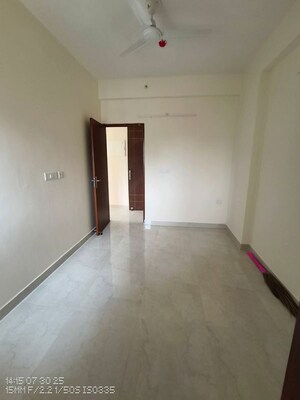 Room in 2 BHK Apartment at Amrapali Verona Heights, Tech Zone 4 Greater Noida – for Rent