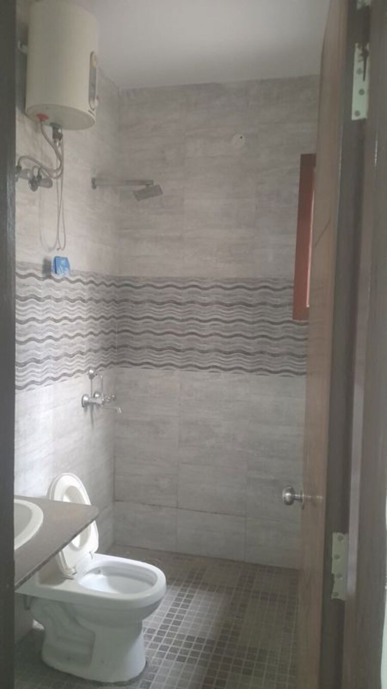 Bathroom, sector 47 2 Bedroom 1150 Sq.Ft. Builder Floor In Sector 47 Gurgaon 10675804