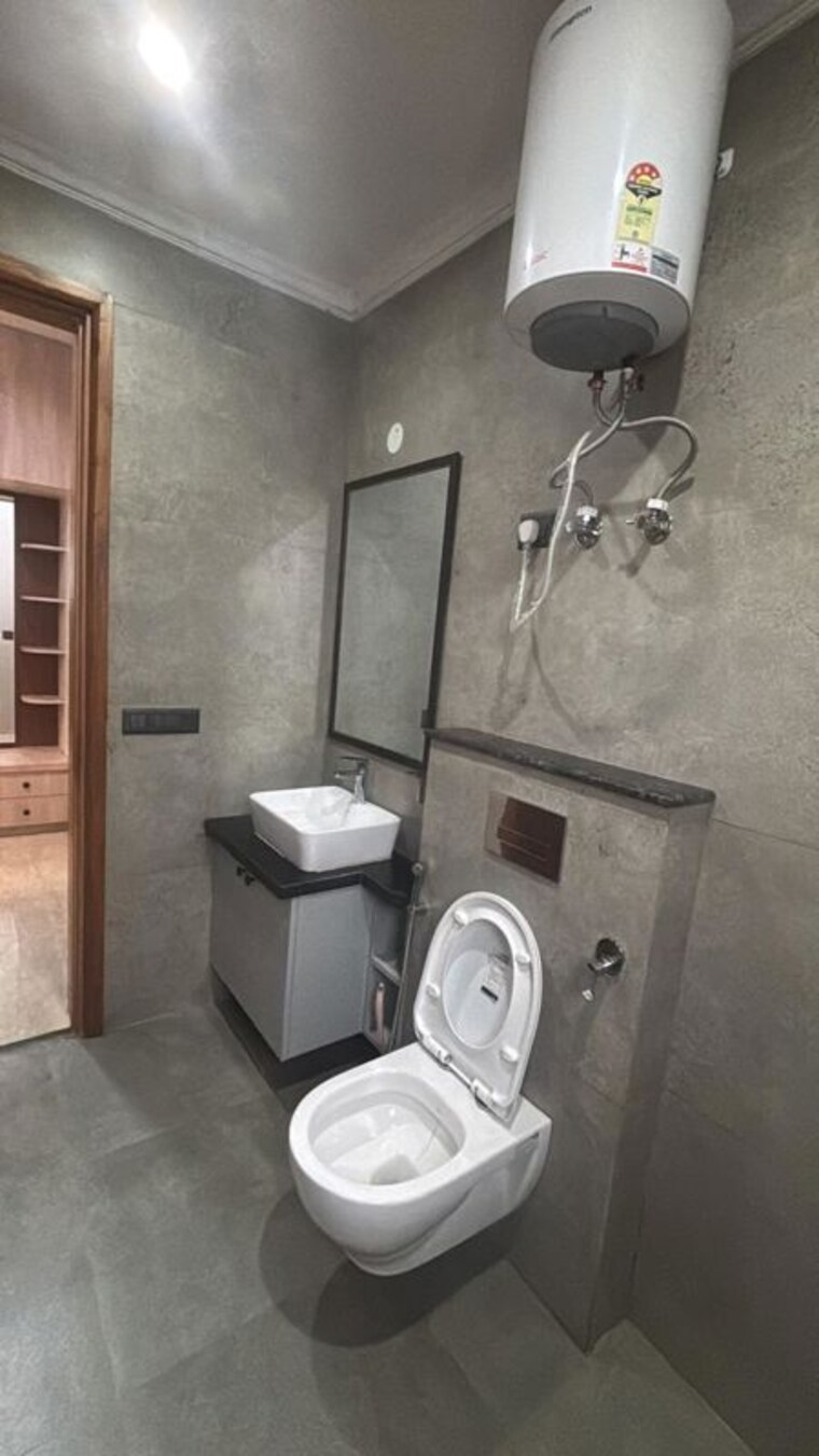 Bathroom, sector 47 3 Bedroom 1850 Sq.Ft. Builder Floor In Sector 47 Gurgaon 10675485