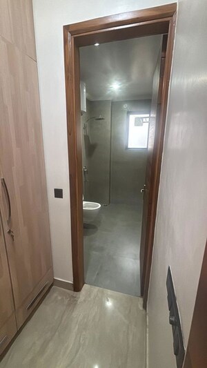 Building Lobby in 3 BHK Builder Floor at Sector 47 – for Rent