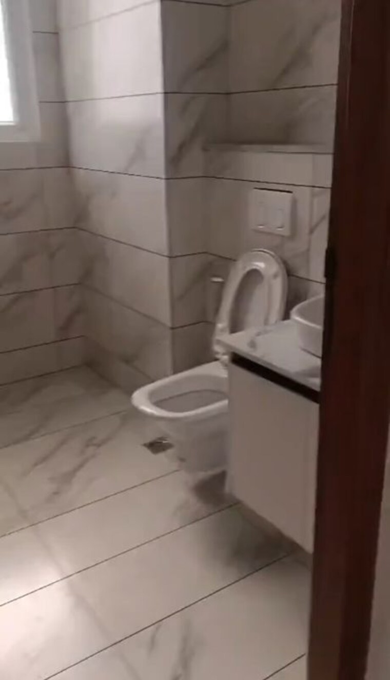 Bathroom, conscient-hines-elevate 4 Bedroom 3395 Sq.Ft. Apartment In Sector 59 Gurgaon 10675842