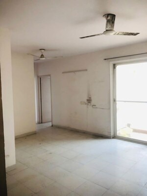Room in 2 BHK Apartment at Omaxe Heights, Sector 86 – for Rent