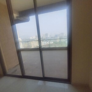 Room in 6 BHK Apartment at Prestige Siesta, Mulund West – for Sale