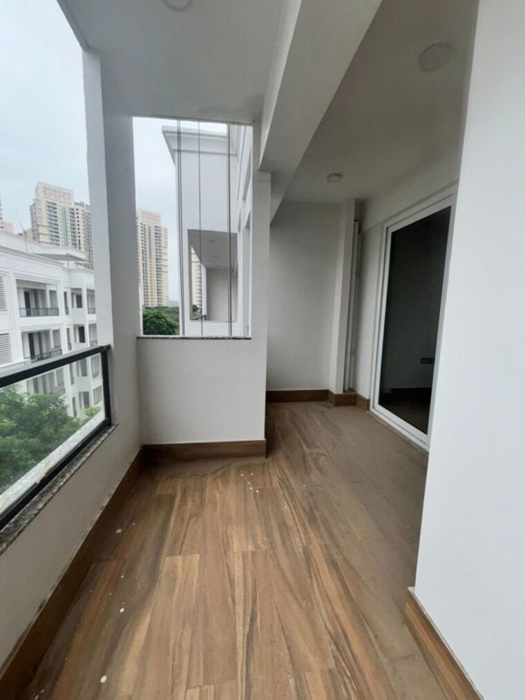 Balcony, dlf-the-grove 4 Bedroom 2286 Sq.Ft. Apartment In Sector 54 Gurgaon 10675854