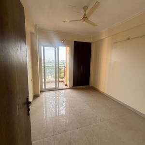 Room in 4 BHK Apartment at Rishita Manhattan, Gomti Nagar – for Rent