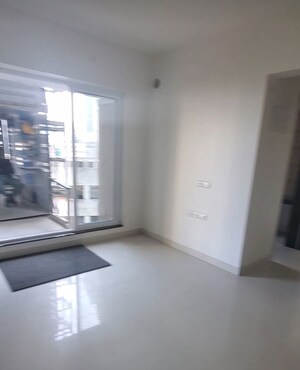 Room in 1.5 BHK Apartment at Sheth Avante, Kanjurmarg West – for Sale