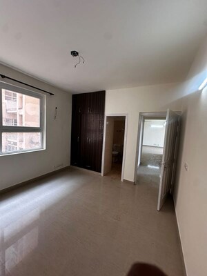 Room in 4 BHK Apartment at Tulip Ivory, Sector 70 – for Sale