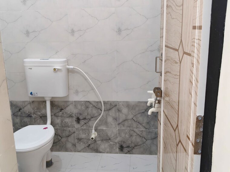 Bathroom, uttardhauna 1 RK 180 Sq.Ft. Independent House In Uttardhauna Lucknow 10652605
