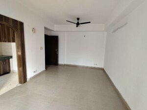 Room in 2 BHK Apartment at Paras Tierea, Sector 137 – for Rent