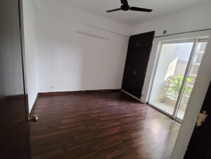 Room in 2 BHK Apartment at Paras Tierea, Sector 137 – for Rent