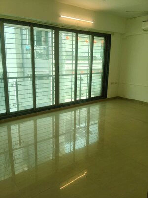 Room in 2 BHK Apartment at Khar Gymkhana Apartment, Khar West – for Rent