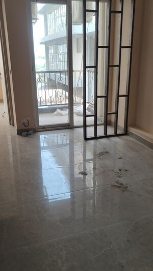 Room in 2 BHK Apartment at Signature Global City 81, Sector 81 – for Sale