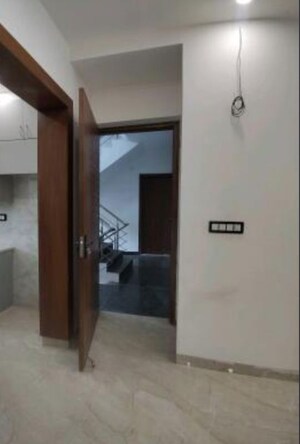 Room in 3 BHK Builder Floor at Amolik Aster Woods, Sector 98 – for Sale