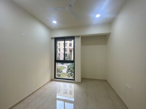 Room in 3 BHK Apartment at Lodha Sterling, Kolshet Road – for Rent