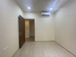 Room in 3 BHK Apartment at Lodha Sterling, Kolshet Road – for Rent