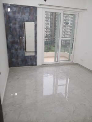 Furnished Amenities in 3 BHK Apartment at Nirala World Estate I, Tech Zone 4 Greater Noida – for Rent