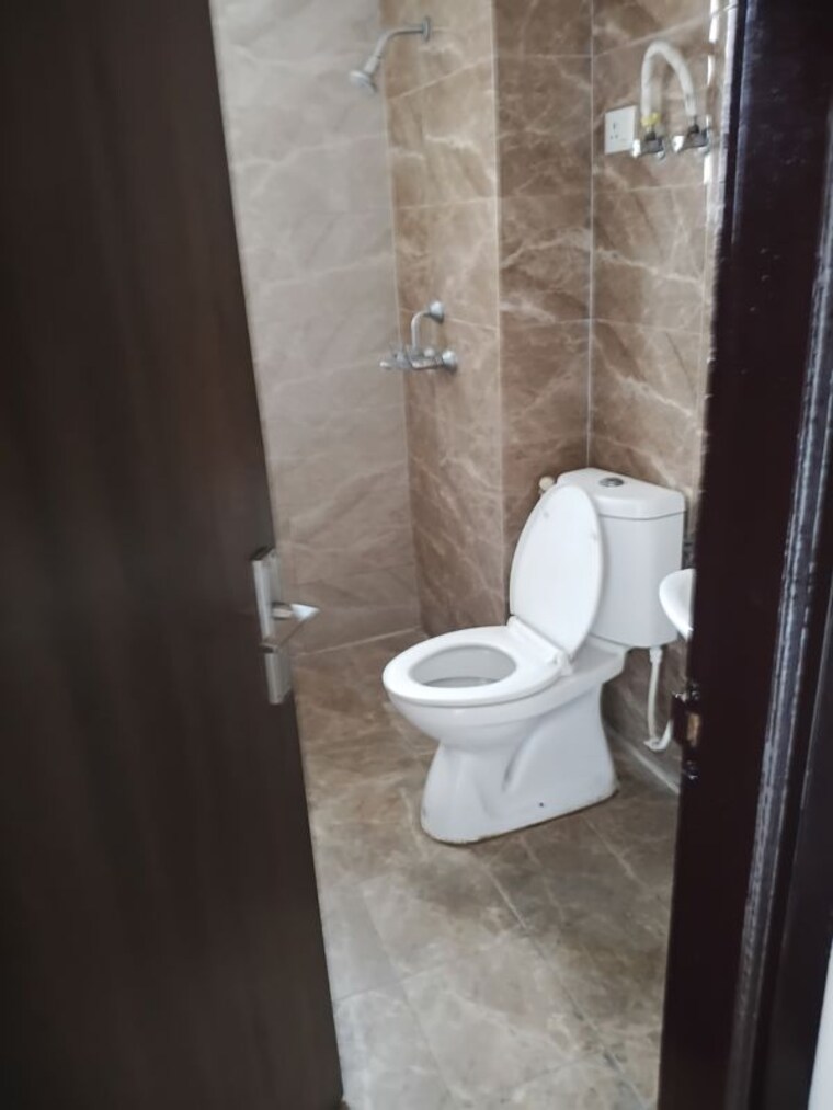 Bathroom, nirala-world-estate-i 3.5 Bedroom 1745 Sq.Ft. Apartment In Tech Zone 4 Greater Noida Greater Noida 10675949
