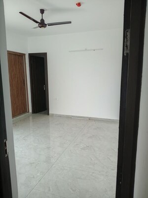 Room in 3 BHK Apartment at Nirala Estate II, Tech Zone 4 Greater Noida – for Rent