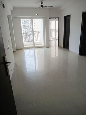 Room in 3 BHK Apartment at Nirala Estate II, Tech Zone 4 Greater Noida – for Rent