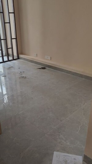 Room in 2 BHK Apartment at Signature Global City 81, Sector 81 – for Sale