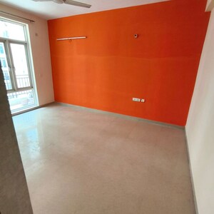 Room in 3 BHK Apartment at Omaxe R2, Gomti Nagar – for Sale