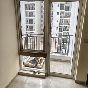 Room in 3 BHK Apartment at Omaxe R2, Gomti Nagar – for Sale