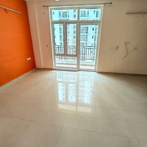 Room in 3 BHK Apartment at Omaxe R2, Gomti Nagar – for Sale