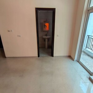 Room in 3 BHK Apartment at Omaxe R2, Gomti Nagar – for Sale